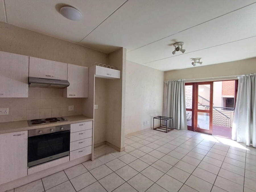 To Let 1 Bedroom Property for Rent in Douglasdale Gauteng