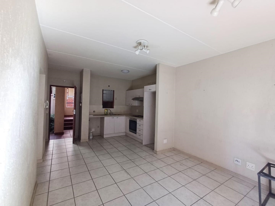 To Let 1 Bedroom Property for Rent in Douglasdale Gauteng