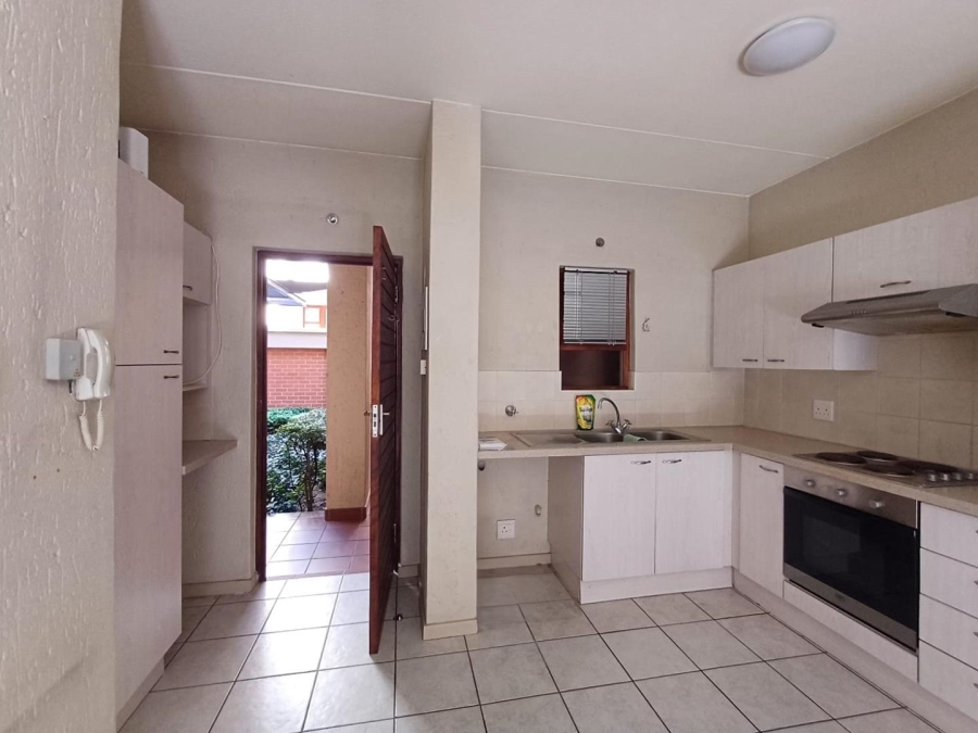 To Let 1 Bedroom Property for Rent in Douglasdale Gauteng