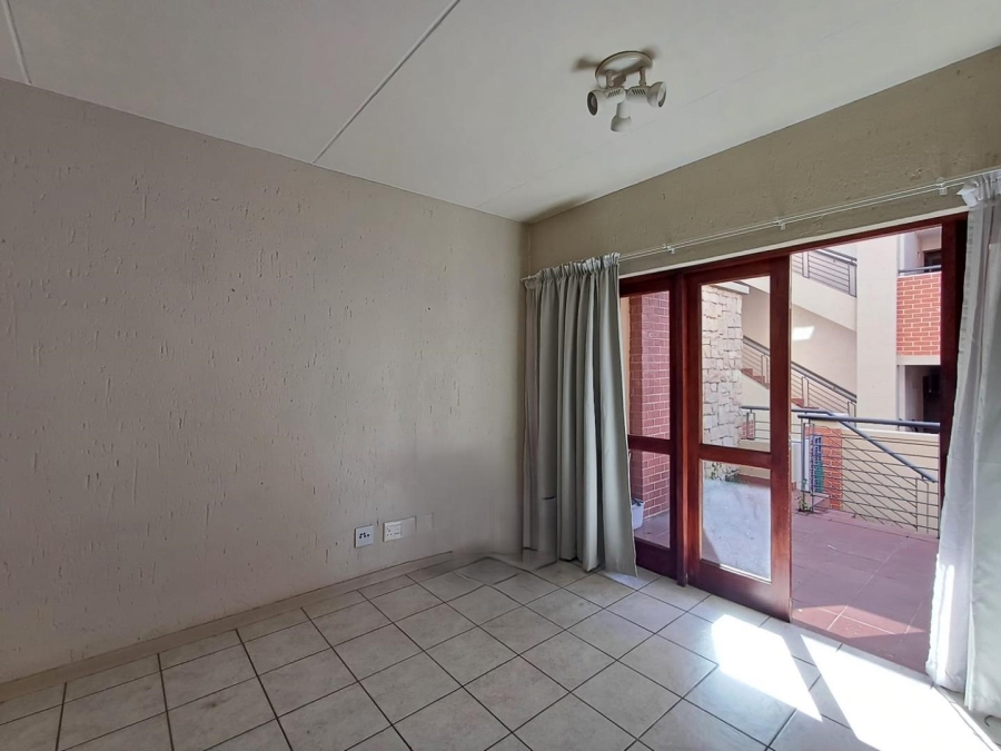 To Let 1 Bedroom Property for Rent in Douglasdale Gauteng