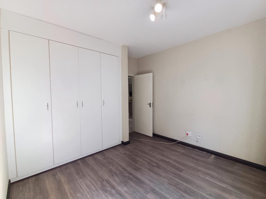 To Let 1 Bedroom Property for Rent in Douglasdale Gauteng