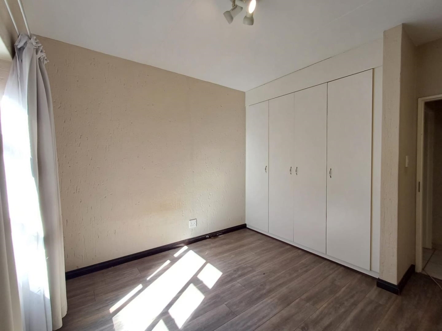 To Let 1 Bedroom Property for Rent in Douglasdale Gauteng