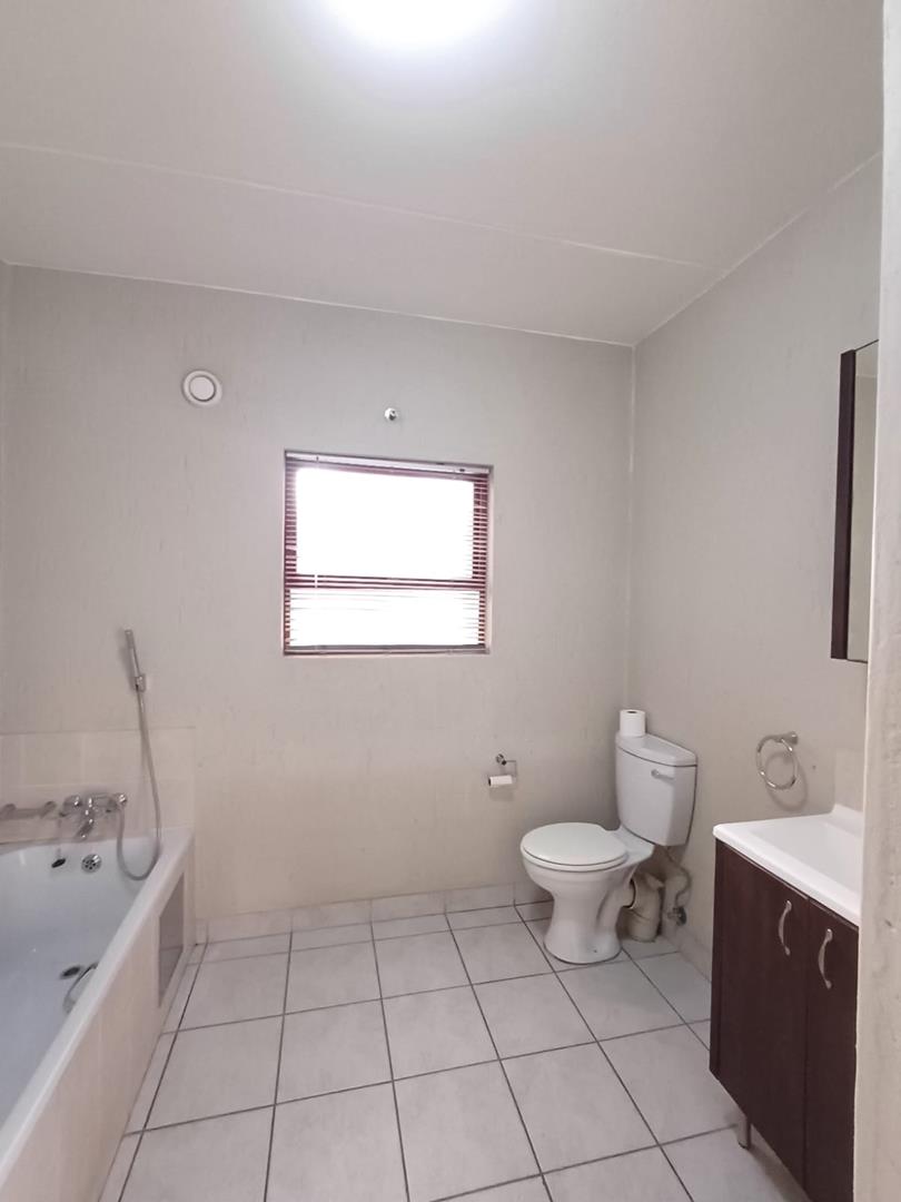 To Let 1 Bedroom Property for Rent in Douglasdale Gauteng
