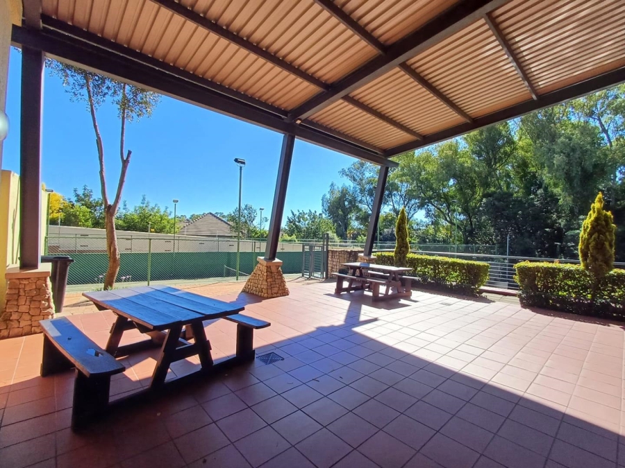 To Let 1 Bedroom Property for Rent in Douglasdale Gauteng