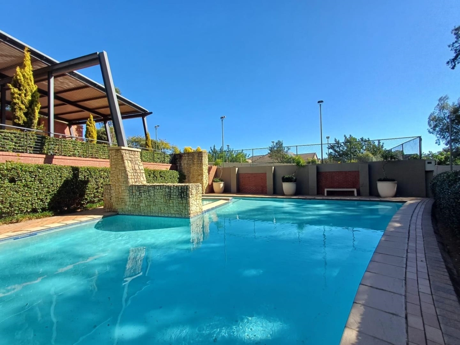 To Let 1 Bedroom Property for Rent in Douglasdale Gauteng