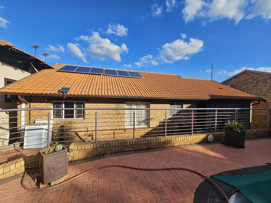 7 Bedroom Property for Sale in Eersterust Gauteng
