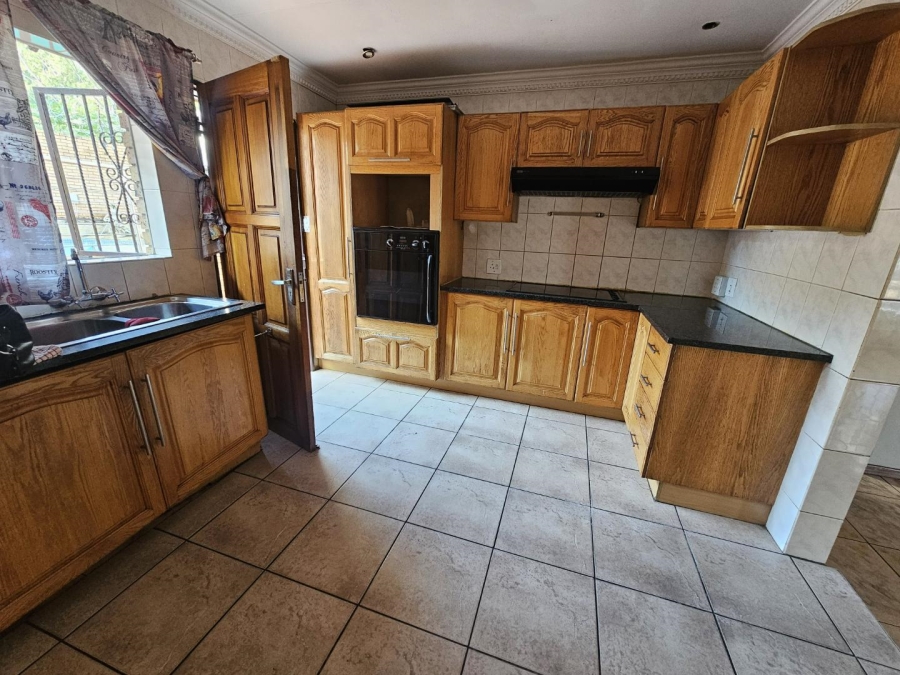 7 Bedroom Property for Sale in Eersterust Gauteng