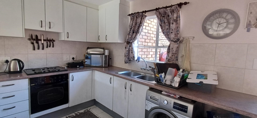 2 Bedroom Property for Sale in Liefde en Vrede Gauteng