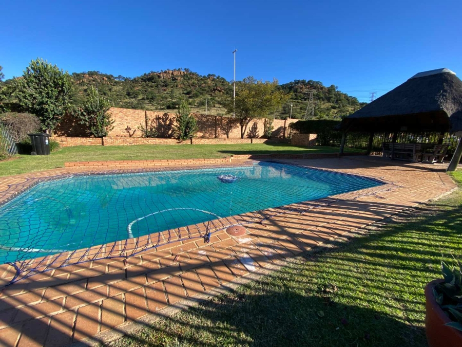 2 Bedroom Property for Sale in Linmeyer Gauteng