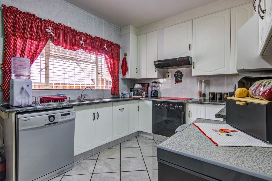 2 Bedroom Property for Sale in Primrose Hill Gauteng