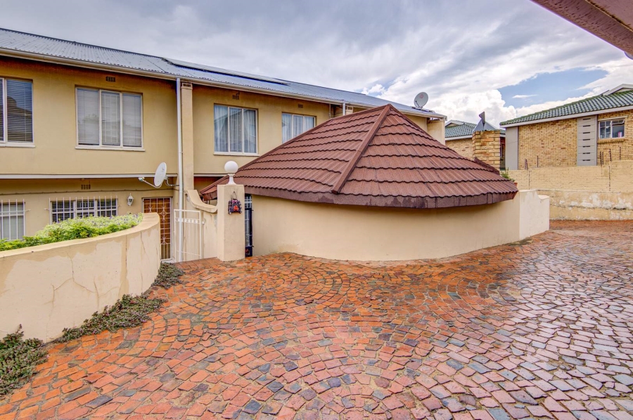 2 Bedroom Property for Sale in Primrose Hill Gauteng