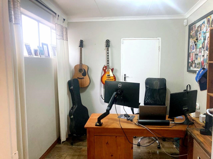 7 Bedroom Property for Sale in Monument Park Gauteng