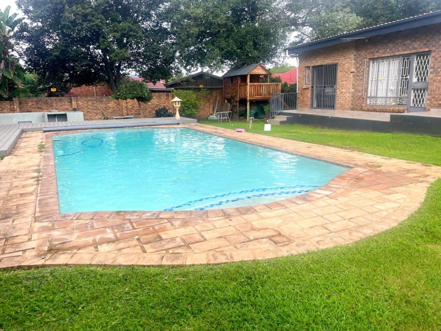 7 Bedroom Property for Sale in Monument Park Gauteng