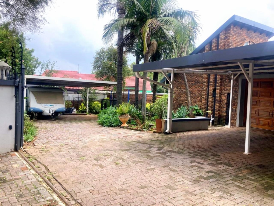 7 Bedroom Property for Sale in Monument Park Gauteng