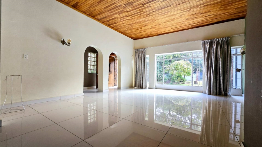 5 Bedroom Property for Sale in Elardus Park Gauteng