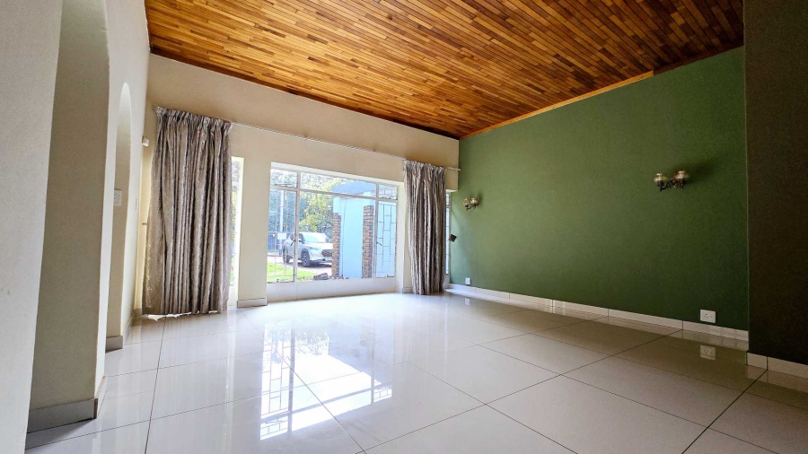 5 Bedroom Property for Sale in Elardus Park Gauteng