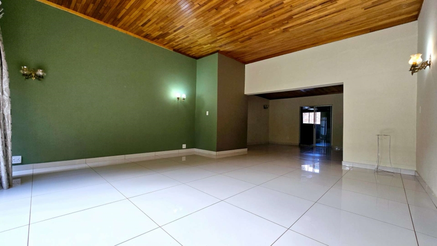 5 Bedroom Property for Sale in Elardus Park Gauteng