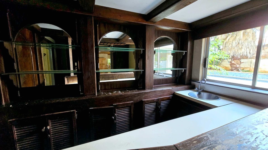 5 Bedroom Property for Sale in Elardus Park Gauteng