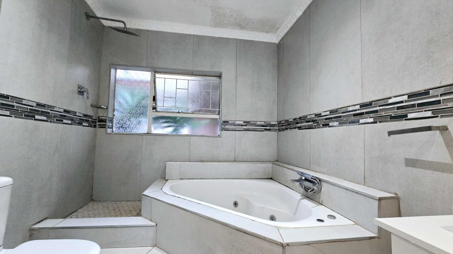 5 Bedroom Property for Sale in Elardus Park Gauteng