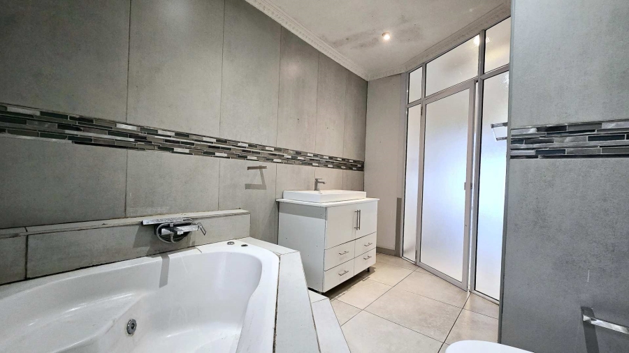 5 Bedroom Property for Sale in Elardus Park Gauteng
