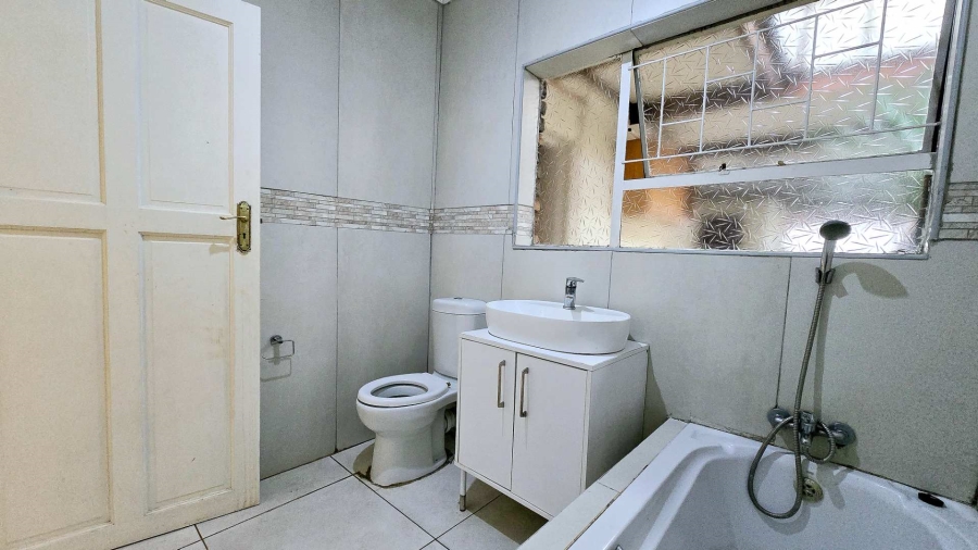 5 Bedroom Property for Sale in Elardus Park Gauteng