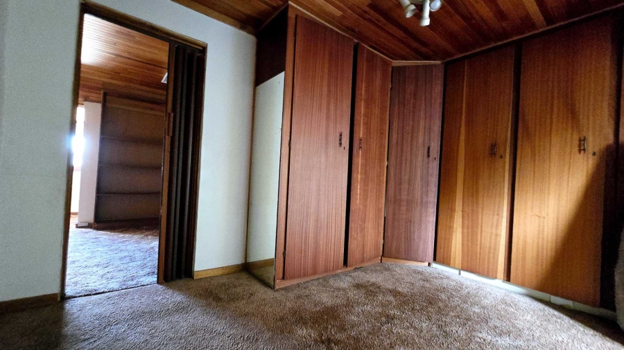 5 Bedroom Property for Sale in Elardus Park Gauteng