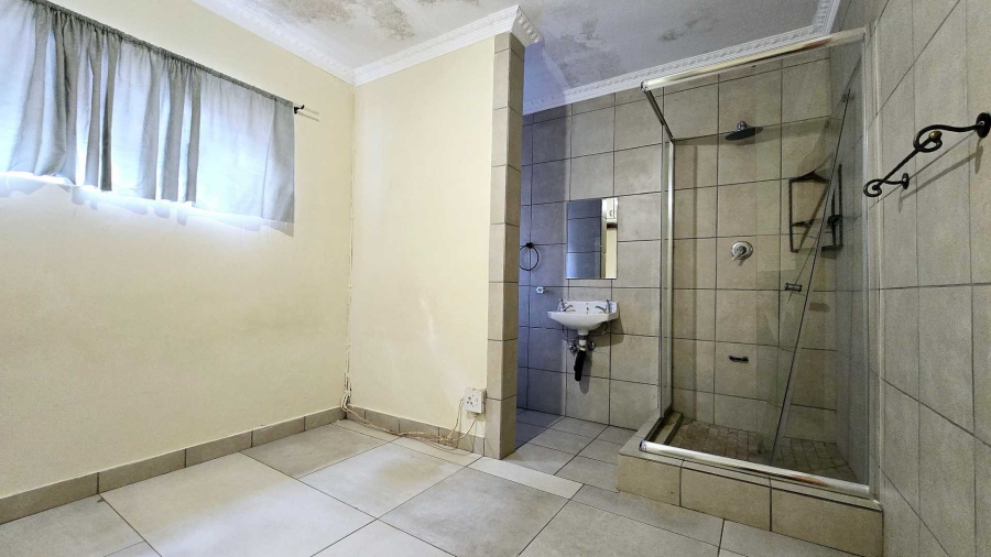 5 Bedroom Property for Sale in Elardus Park Gauteng