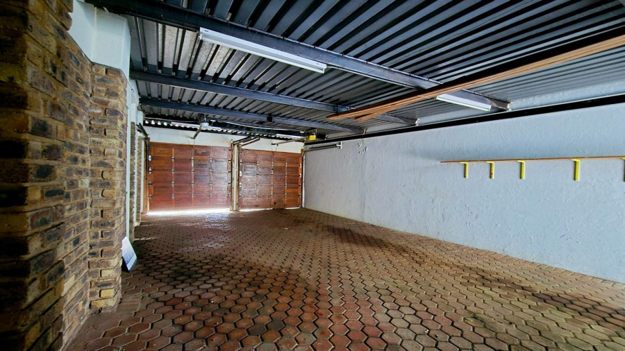 5 Bedroom Property for Sale in Elardus Park Gauteng