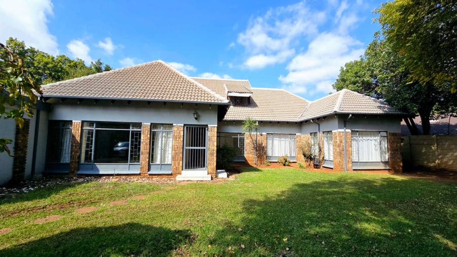 5 Bedroom Property for Sale in Elardus Park Gauteng