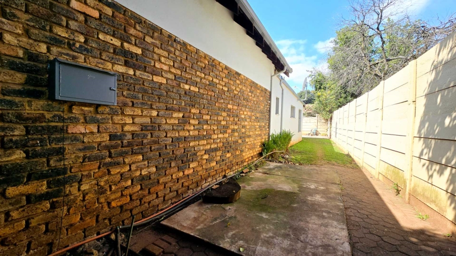 5 Bedroom Property for Sale in Elardus Park Gauteng