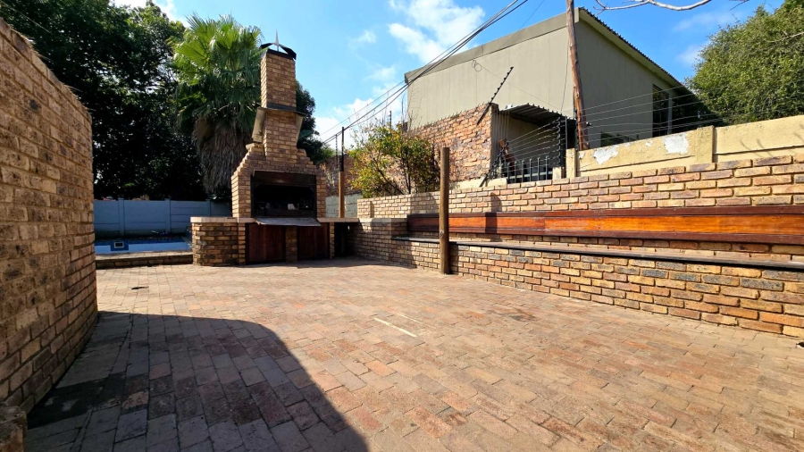 5 Bedroom Property for Sale in Elardus Park Gauteng