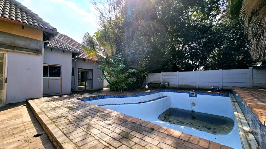 5 Bedroom Property for Sale in Elardus Park Gauteng