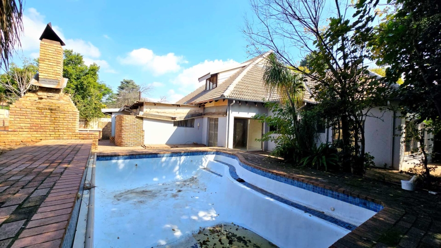 5 Bedroom Property for Sale in Elardus Park Gauteng