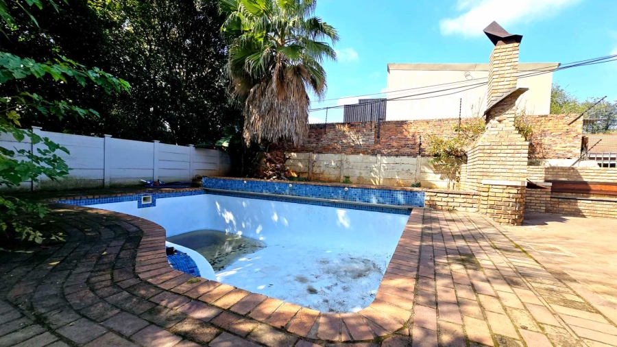 5 Bedroom Property for Sale in Elardus Park Gauteng