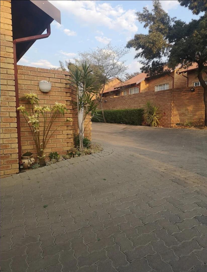 2 Bedroom Property for Sale in The Reeds Gauteng