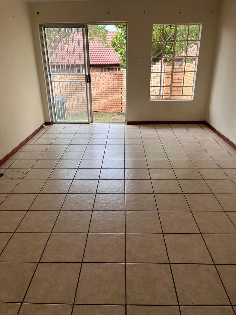 2 Bedroom Property for Sale in The Reeds Gauteng