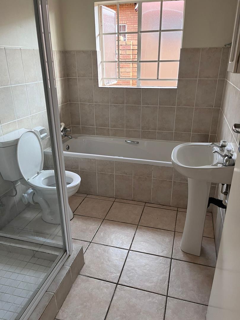 2 Bedroom Property for Sale in The Reeds Gauteng
