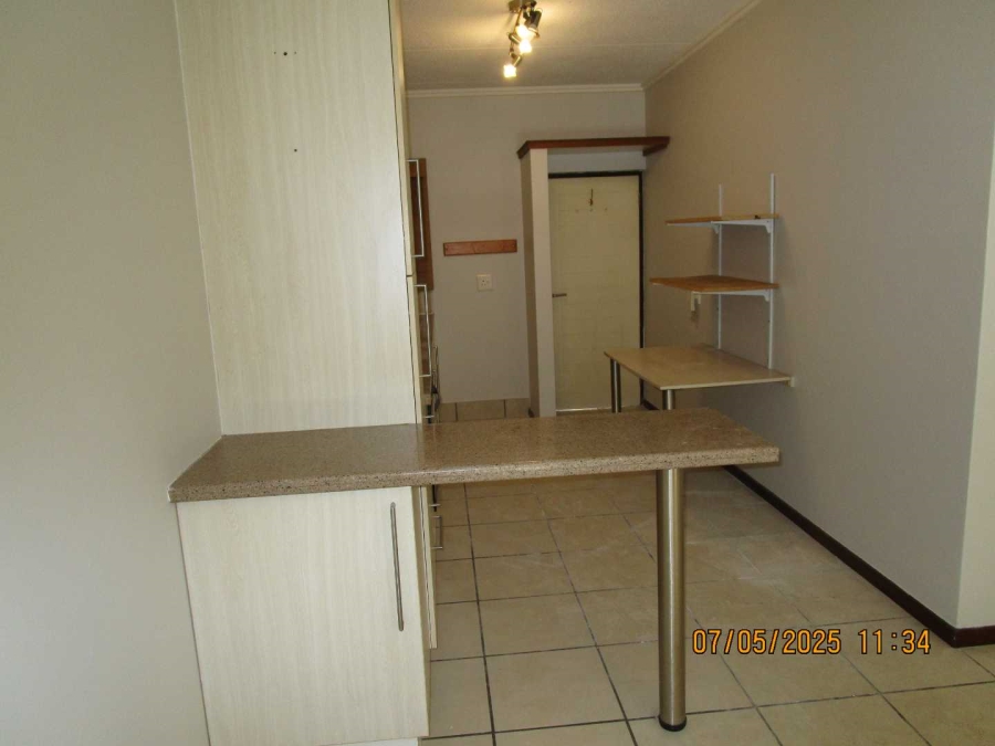 To Let 1 Bedroom Property for Rent in Beverley Gauteng