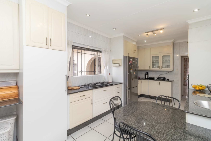 4 Bedroom Property for Sale in Morningside Manor Gauteng
