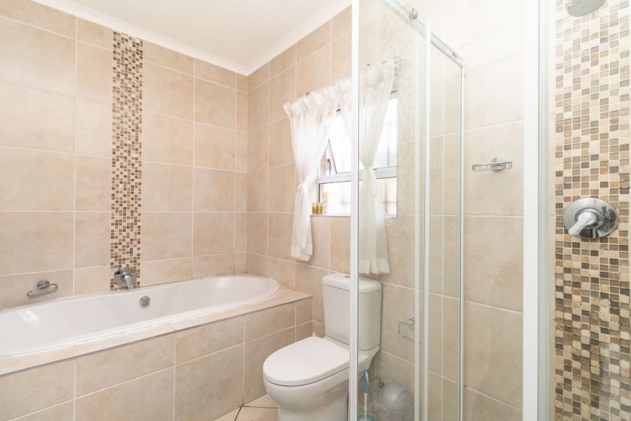 4 Bedroom Property for Sale in Morningside Manor Gauteng