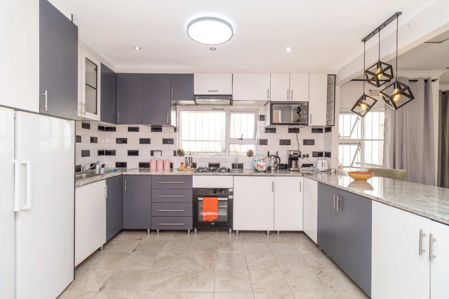 4 Bedroom Property for Sale in Morningside Manor Gauteng