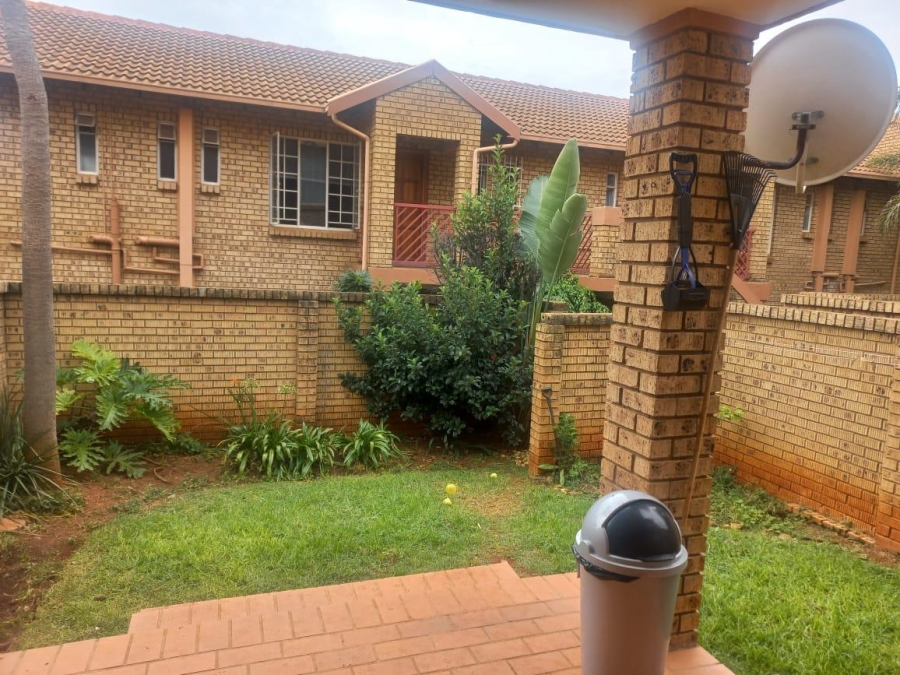To Let 2 Bedroom Property for Rent in Faerie Glen Gauteng