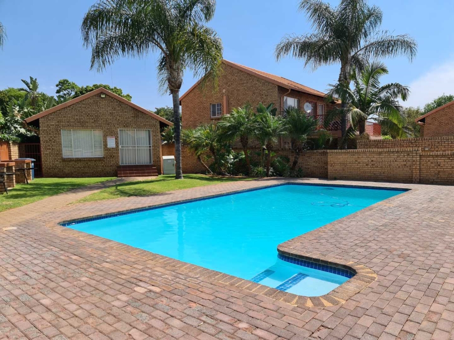 To Let 2 Bedroom Property for Rent in Faerie Glen Gauteng