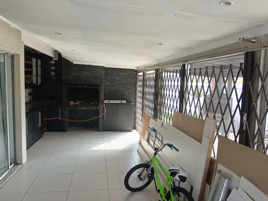 3 Bedroom Property for Sale in Vorna Valley Gauteng
