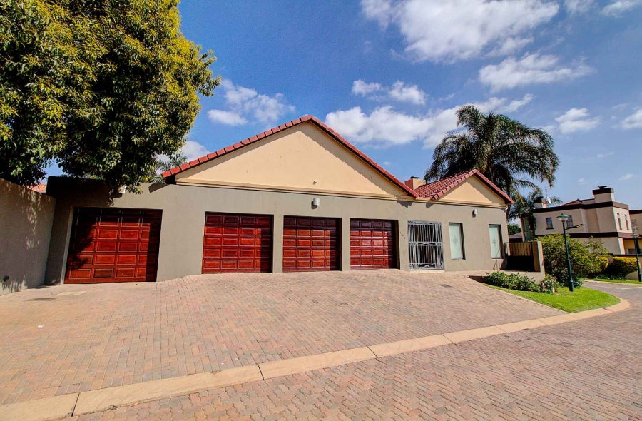 4 Bedroom Property for Sale in Honeydew Ridge Gauteng