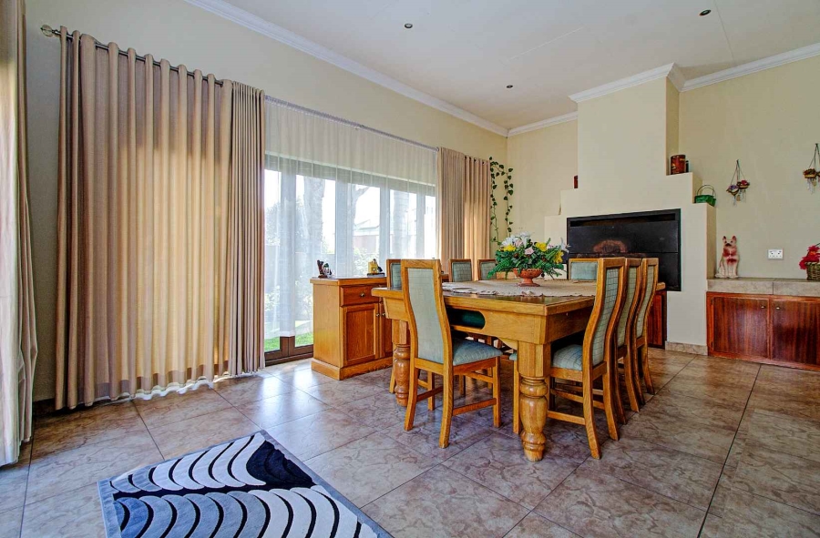 4 Bedroom Property for Sale in Honeydew Ridge Gauteng