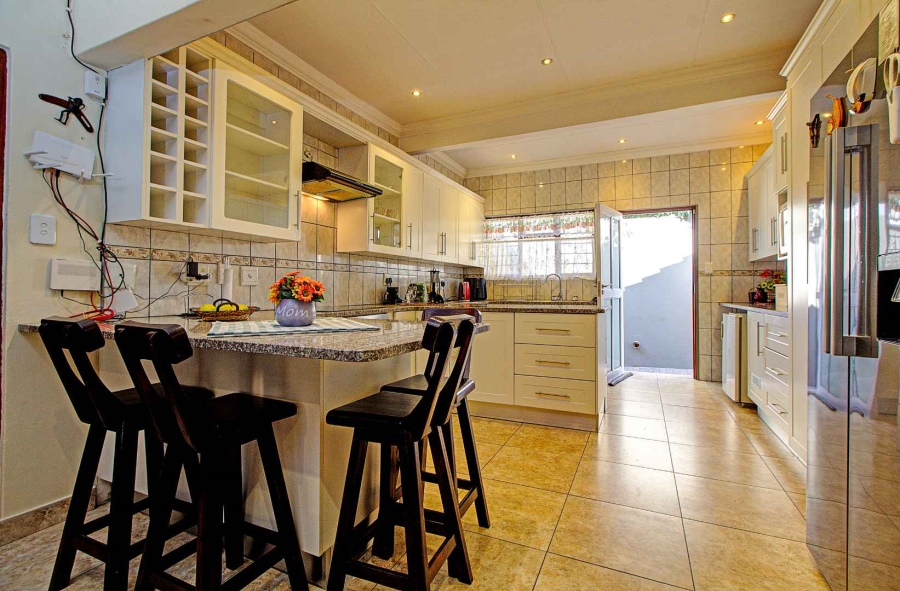 4 Bedroom Property for Sale in Honeydew Ridge Gauteng