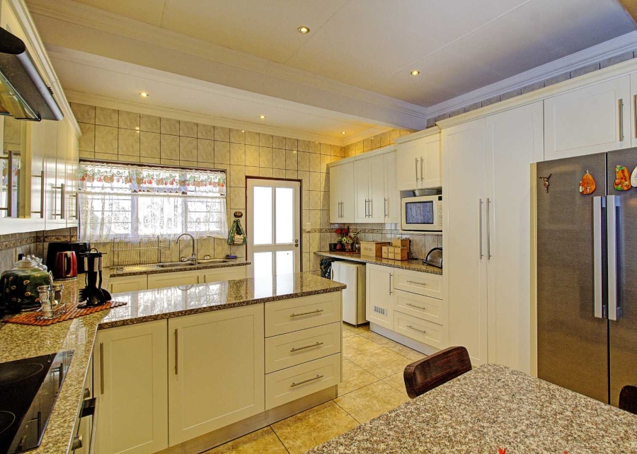 4 Bedroom Property for Sale in Honeydew Ridge Gauteng