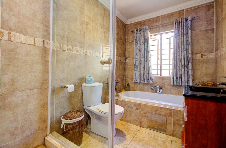 4 Bedroom Property for Sale in Honeydew Ridge Gauteng