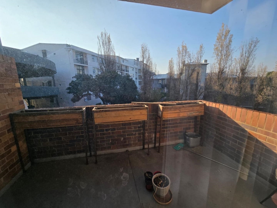 To Let 2 Bedroom Property for Rent in Illovo Gauteng